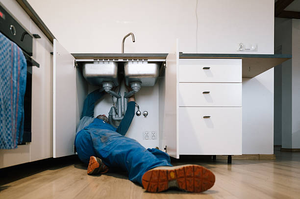 Professional Emergency Plumber technician working in Fowler, IL